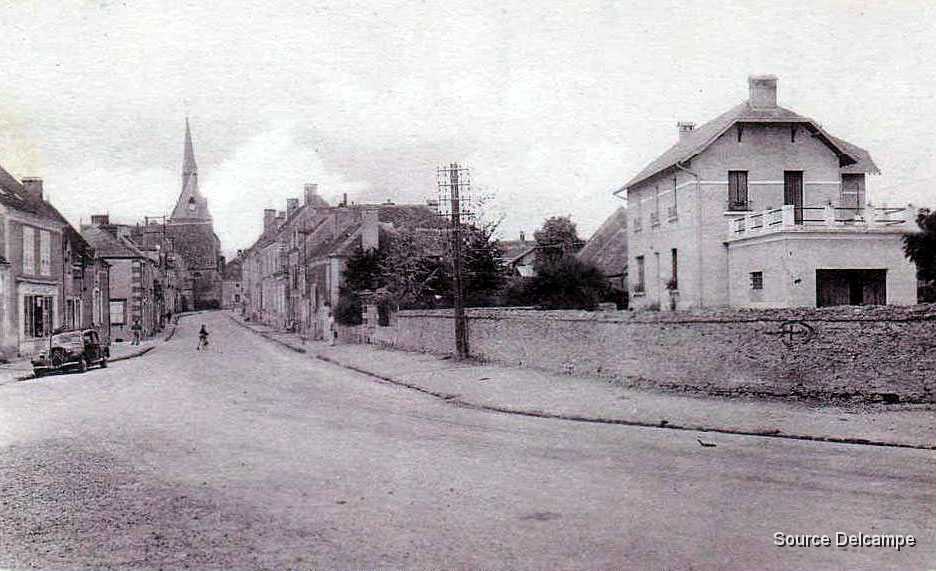 72 Saint Cosme de Vair Entree du Bourg.jpg